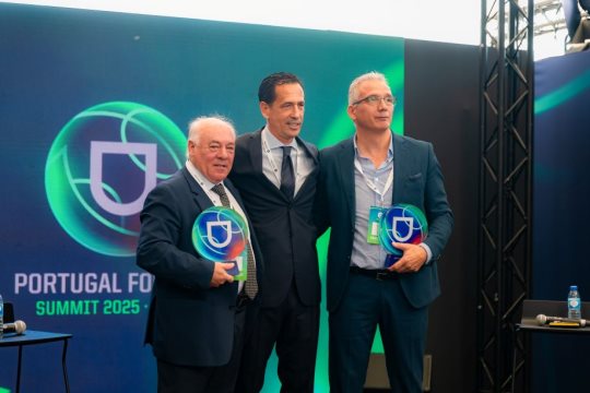 Presidente da AF Coimbra enaltece realidade do desporto-rei no Portugal Football Summit
